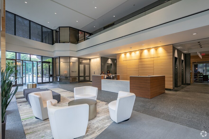 More Photos Of 2 Ravinia Dr, Atlanta Office For Lease