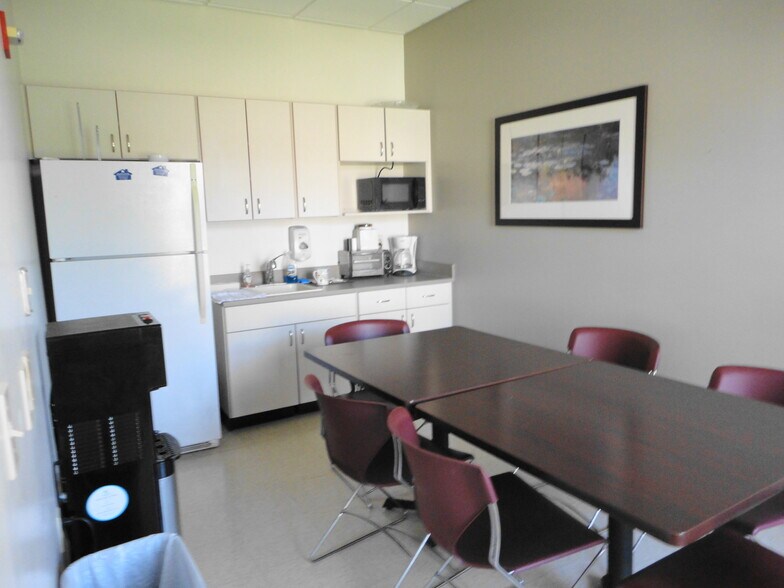 More Photos Of 6125 Greenbay Rd, Kenosha Medical For Sale