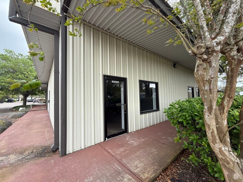 More Photos Of 850500 Us-17, Yulee Auto Repair For Lease