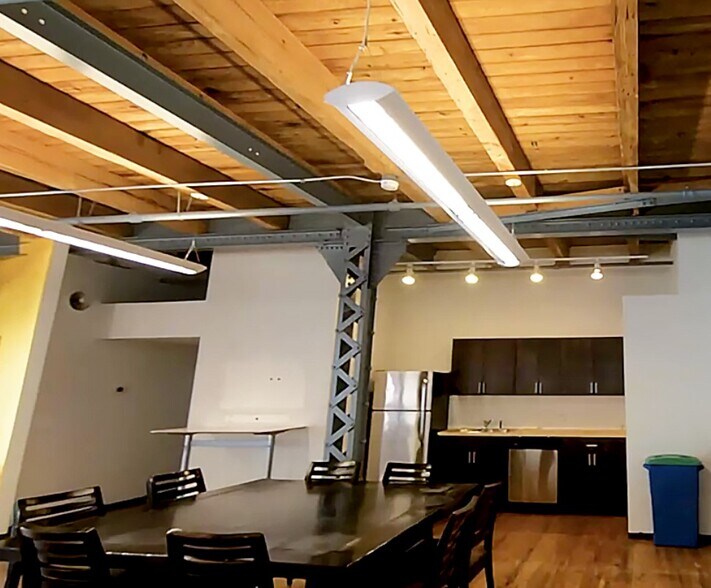 More Photos Of 213 W institute Pl, Chicago Loft Creative Space For Lease