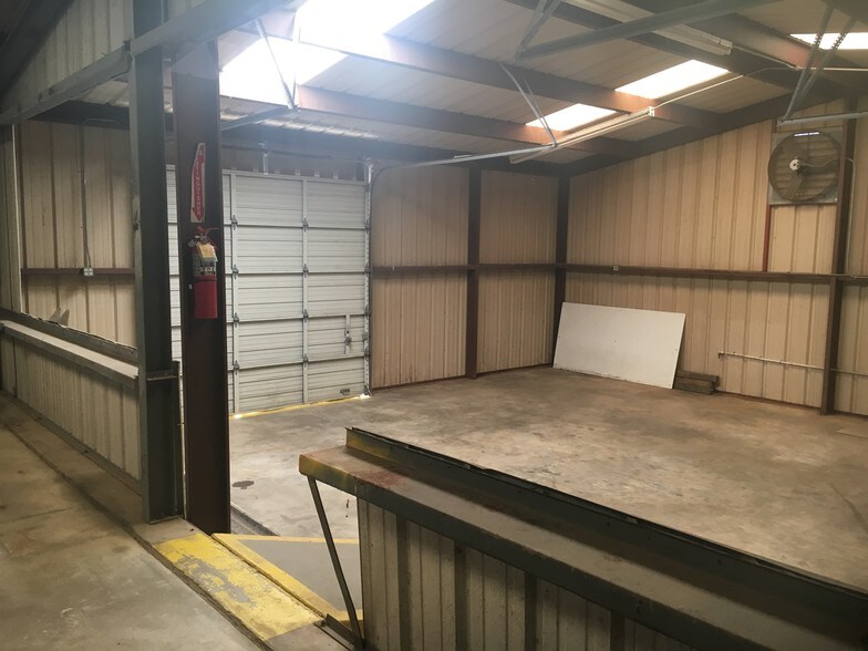 More Photos Of 723 Ave F N, Bay City Warehouse For Sale