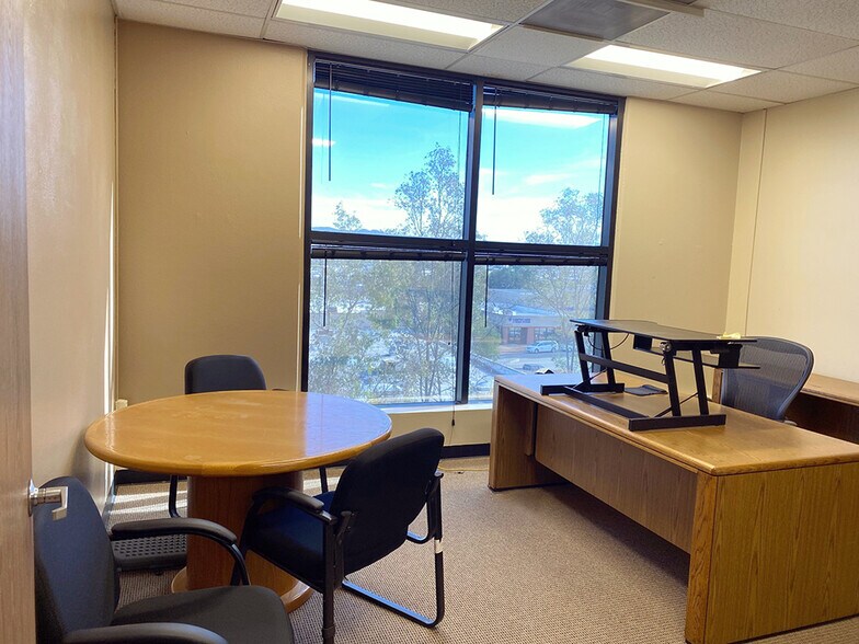 More Photos Of 118 State Pl, Escondido Flex For Lease