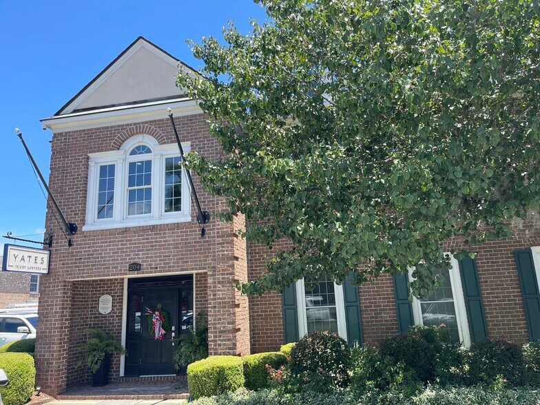 More Photos Of 204 Elm St, Conway Office For Lease