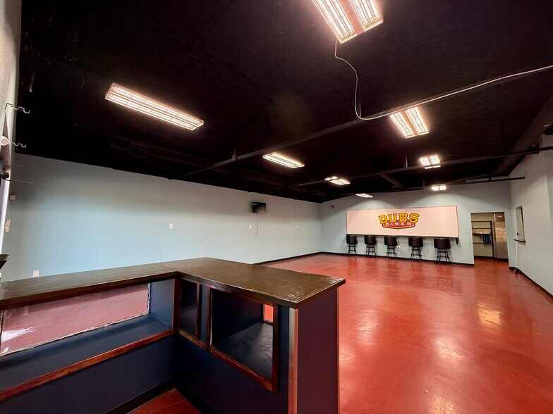 More Photos Of 16677 US Highway 77, Springer Restaurant For Lease