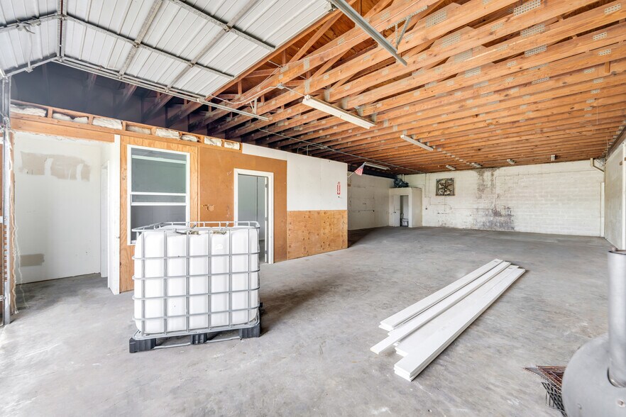 More Photos Of 3559 Veronica S Shoemaker Blvd, Fort Myers Warehouse For Sale