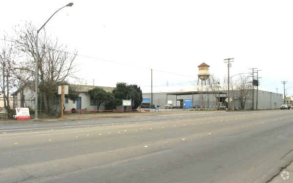 More Photos Of 301 9th St, Modesto Manufacturing For Lease