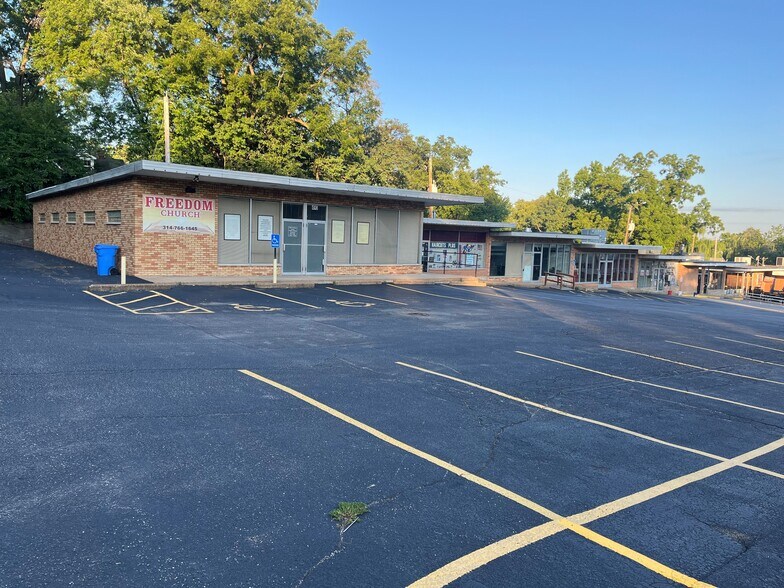 More Photos Of 410-490 Rue St, Florissant General Retail For Lease