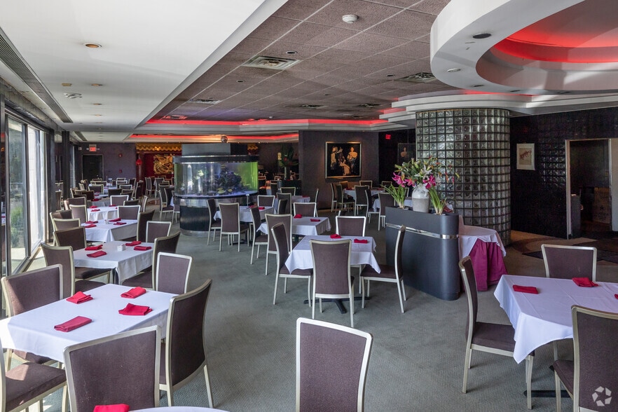 More Photos Of 1281-1285 State Route 35, Middletown Supermarket For Sale