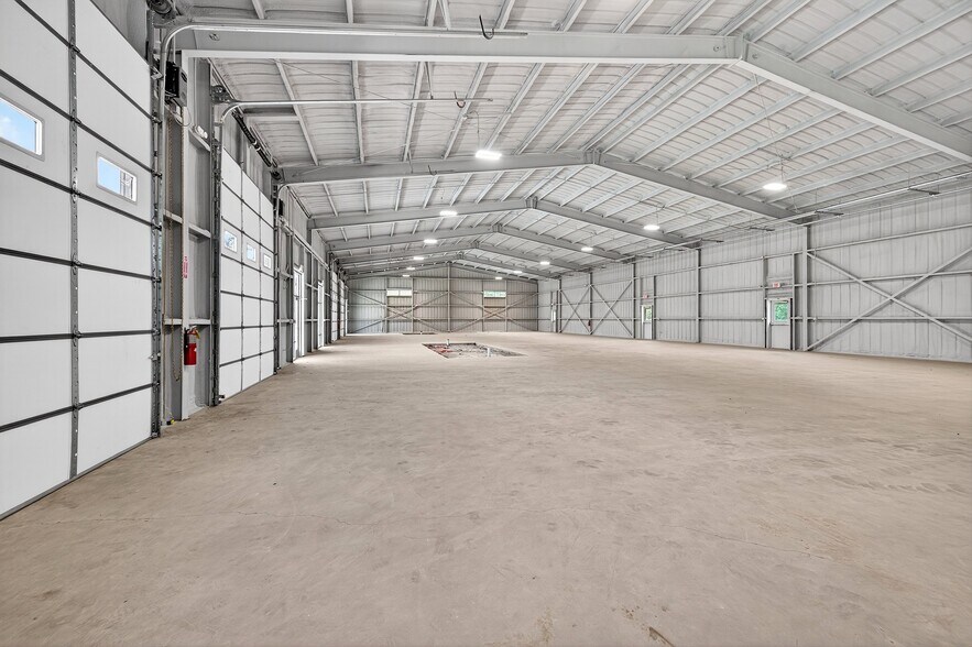 More Photos Of 304 Progress Dr, Sherman Warehouse For Sale