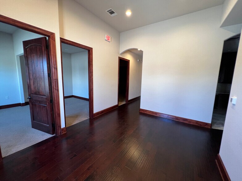 More Photos Of 2131 E Kirkwood Blvd, Southlake Office For Lease