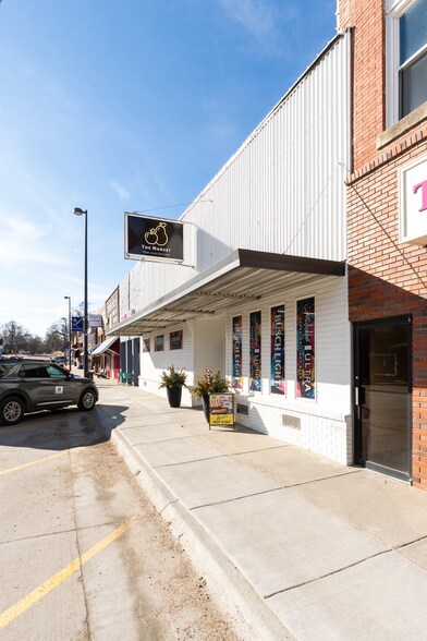More Photos Of 205 Main St, Louisville Storefront For Sale