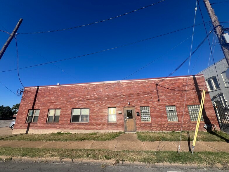 Primary Photo Of 3235 Sutton Blvd, Saint Louis Warehouse For Sale