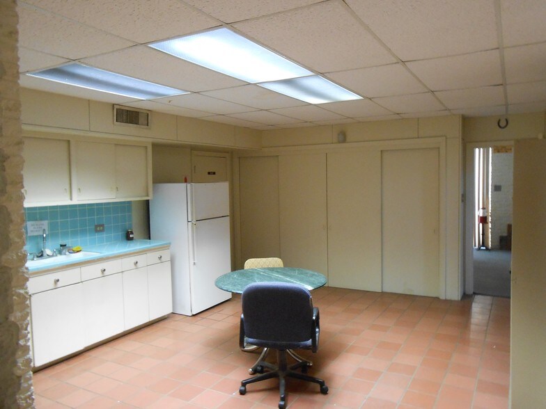 More Photos Of 301 W 44th St, Corpus Christi Manufacturing For Sale