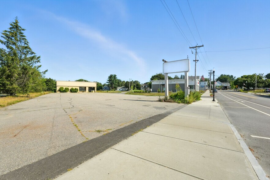 More Photos Of 250 Central St, Winchendon Drugstore For Lease