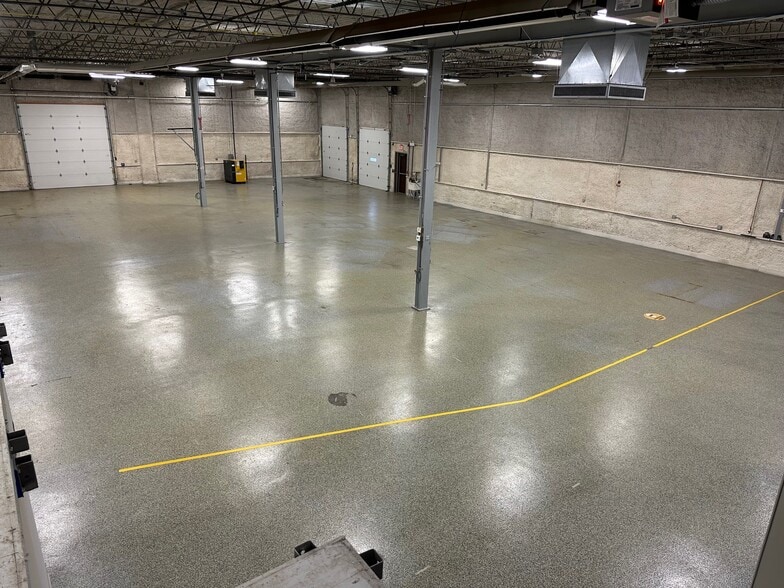 More Photos Of 435 W 194th St, Glenwood Manufacturing For Lease