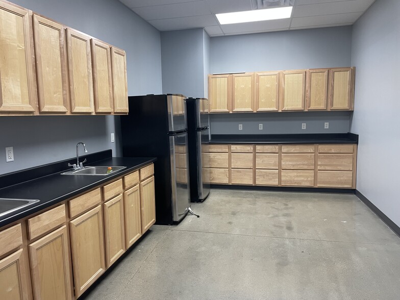 More Photos Of 250 Business Park Dr, Fortville Showroom For Sale