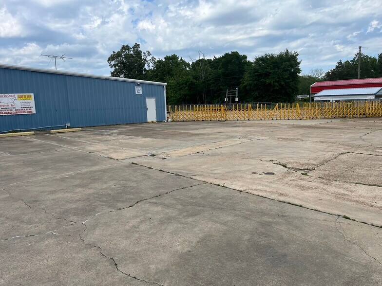 More Photos Of 674 Highway 8, Sicily Island General Retail For Sale