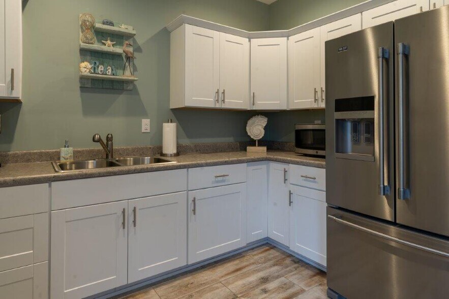 More Photos Of 6344 W Highway 146, Crestwood Medical For Lease