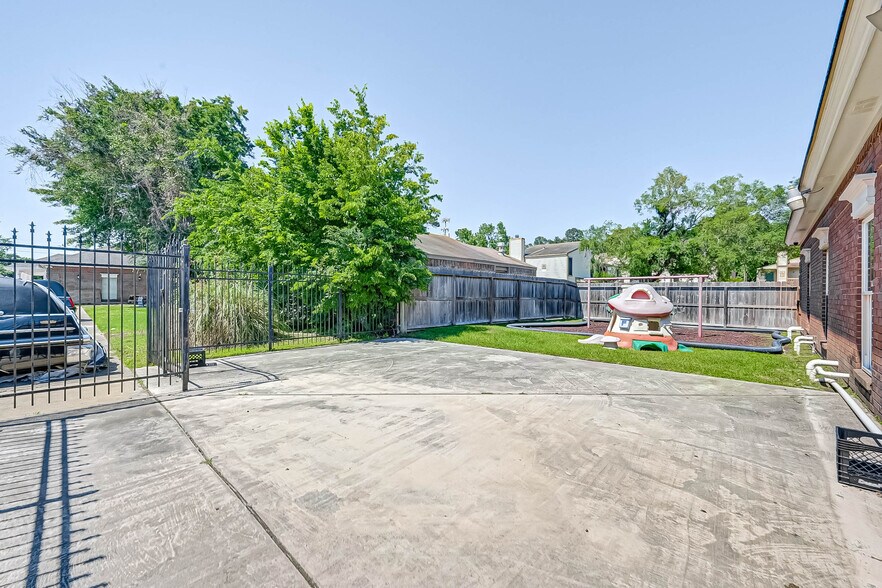 More Photos Of 2105 Cypress Landing Dr, Houston Daycare Center For Sale