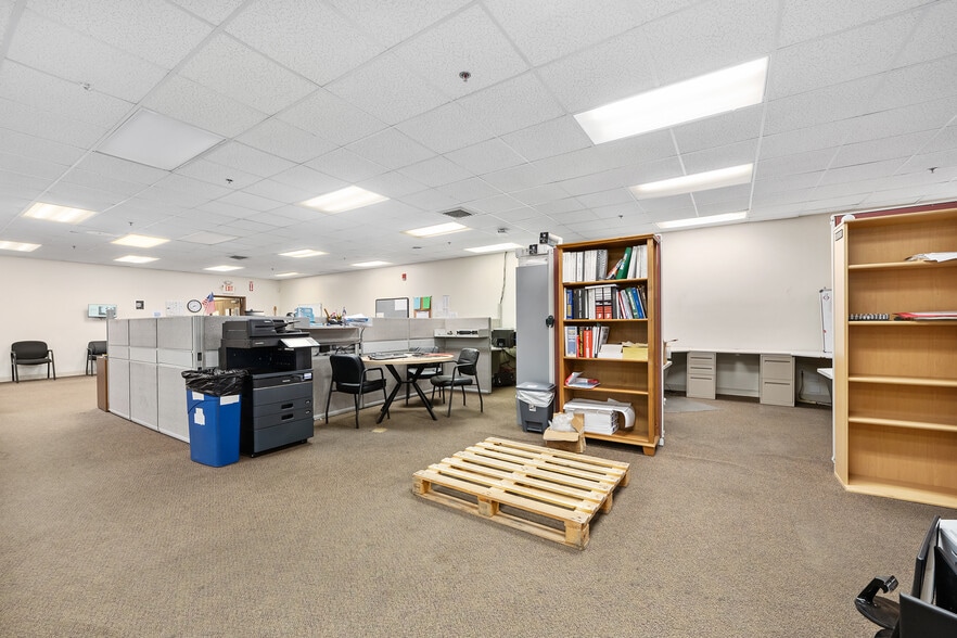More Photos Of 2 Sunshine Blvd, Ormond Beach Light Distribution For Lease