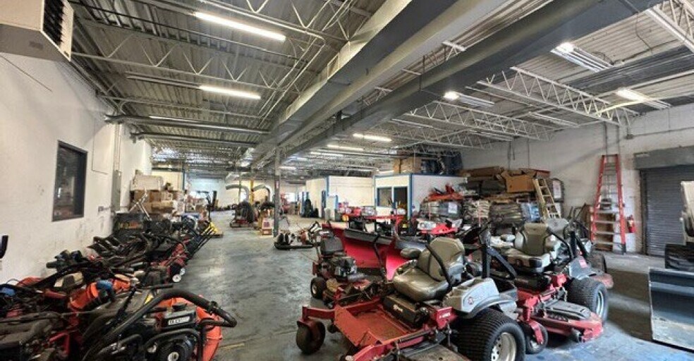 More Photos Of 72 Milbar Blvd, Farmingdale Warehouse For Lease