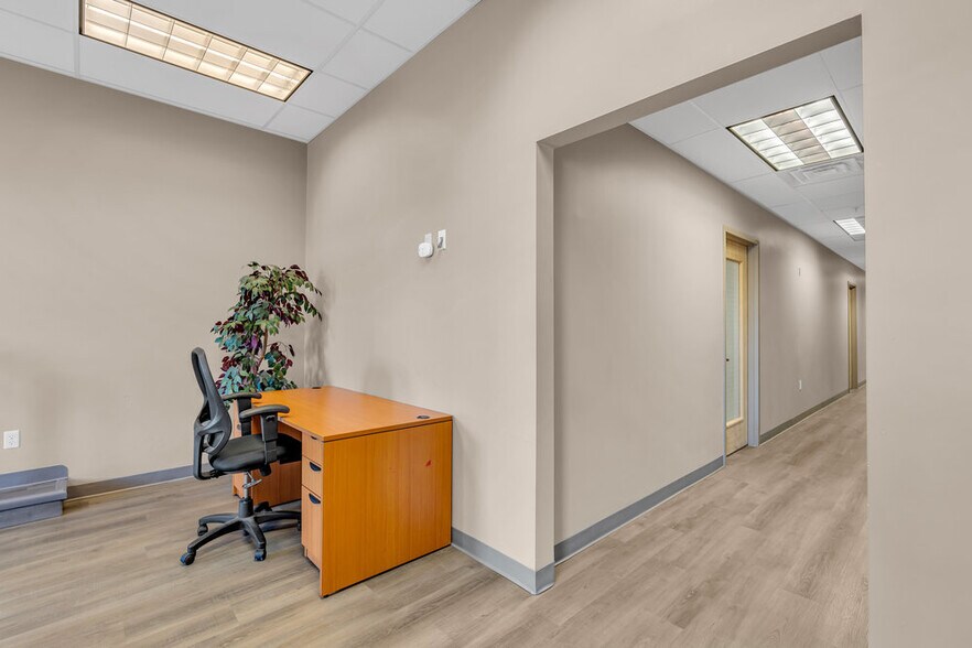 More Photos Of 351-365 N County Line Rd, Jackson Freestanding For Lease