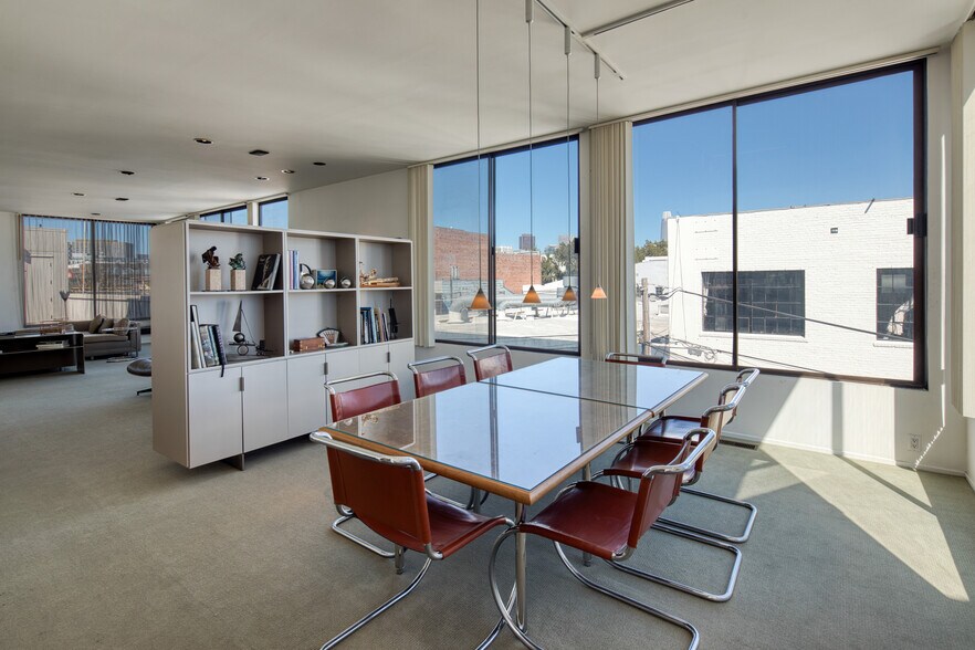 More Photos Of 250 Dore St, San Francisco Light Distribution For Sale