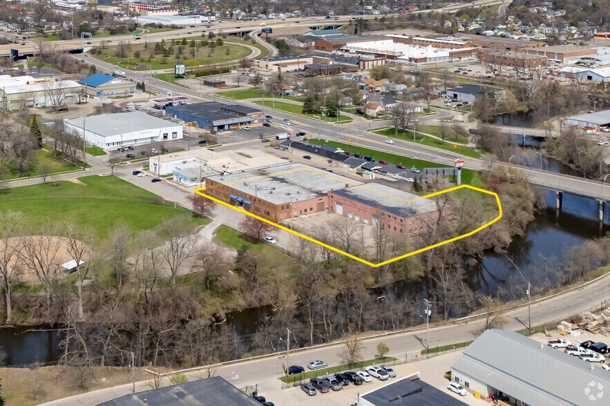 More Photos Of 1121 River St, Lansing Distribution For Lease