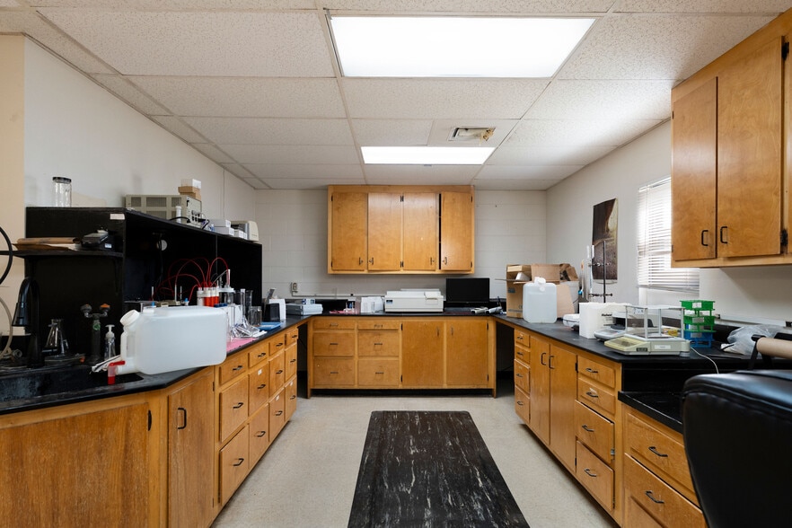 More Photos Of 112 Old Mill Rd, Cartersville Research And Development For Sale