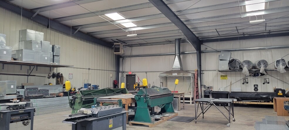 More Photos Of 4882 English Towne Dr, Memphis Warehouse For Lease