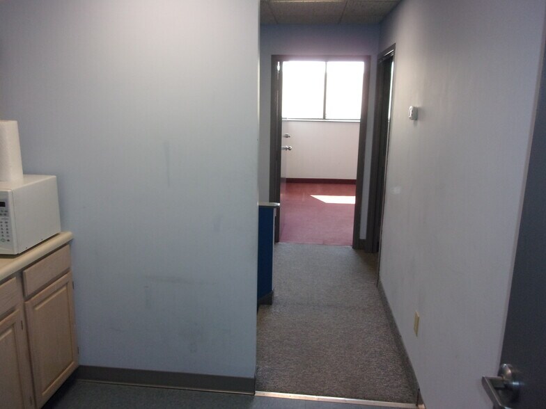 More Photos Of 114 Oakgrove Rd, Sterling Warehouse For Sale