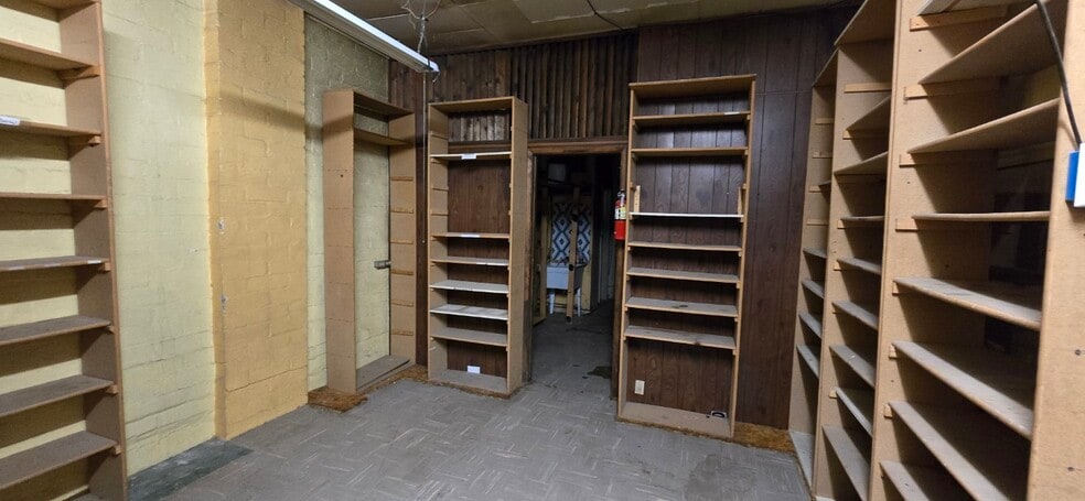 More Photos Of 512 W Gurley St, Prescott General Retail For Lease