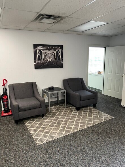More Photos Of 2602-2604 Grissom Dr, Nashville Warehouse For Lease