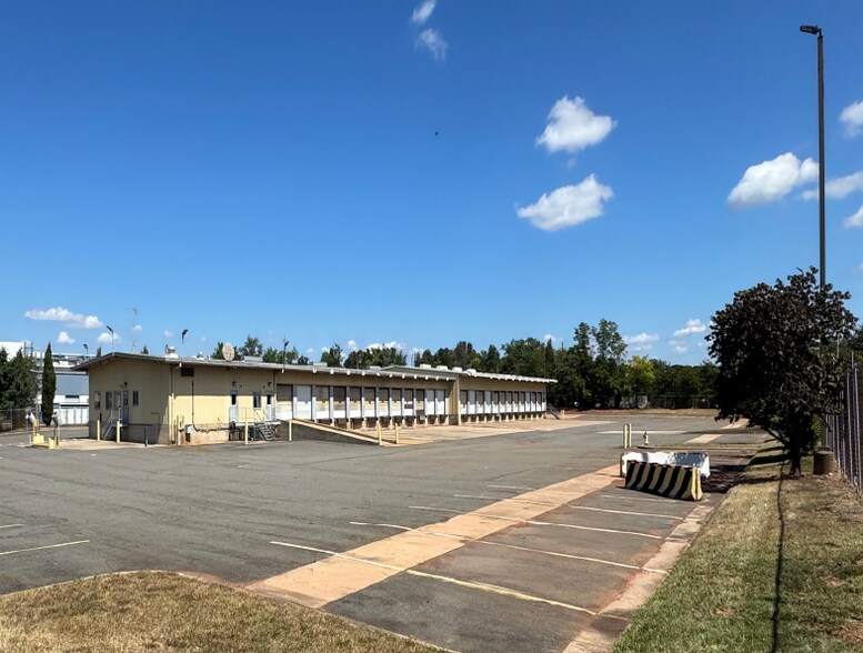 More Photos Of 10451 Colonel Ct, Manassas Park Truck Terminal For Lease