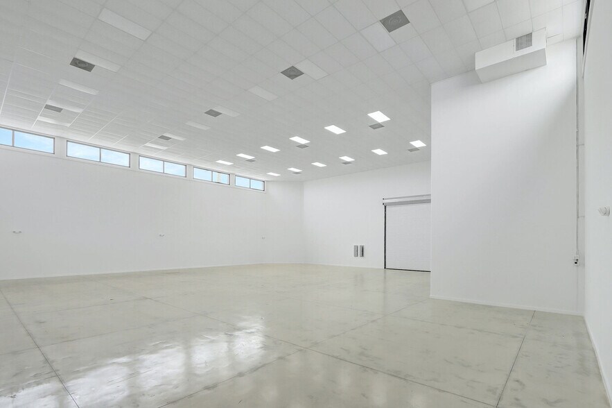 More Photos Of 6767 NE 2nd Ave, Miami Warehouse For Sale