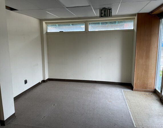 More Photos Of 1063 E Parkway South, Memphis Flex For Sale