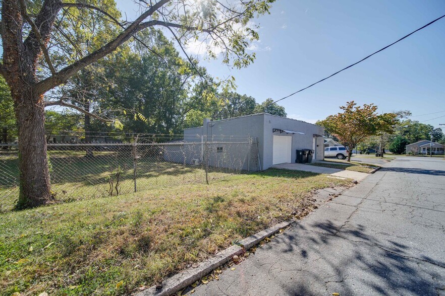 More Photos Of 239 Brookwood Ave NW, Concord Flex For Sale