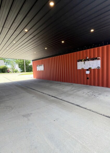 More Photos Of 224 N 2nd St, Hanna City Restaurant For Sale