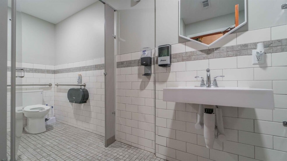 More Photos Of 475 Sand Creek Dr, Chesterton Restaurant For Sale