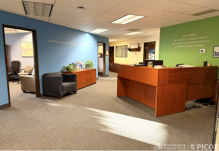 More Photos Of 3275 W Ina Rd, Tucson Office Residential For Lease