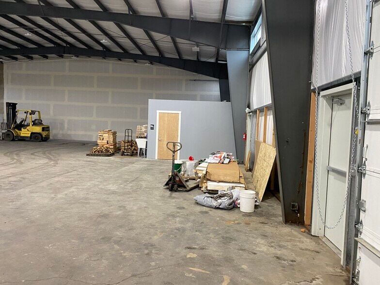 More Photos Of 1385 Industrial Ave, Woodburn Warehouse For Lease