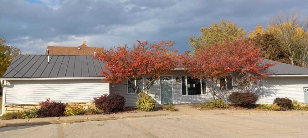 Primary Photo Of 721 S Main St, Maquoketa Medical For Sale