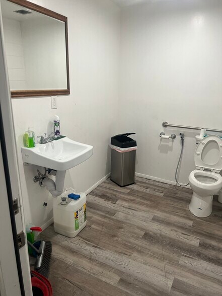 More Photos Of 316 E 4th St, Perris Storefront Retail Office For Lease