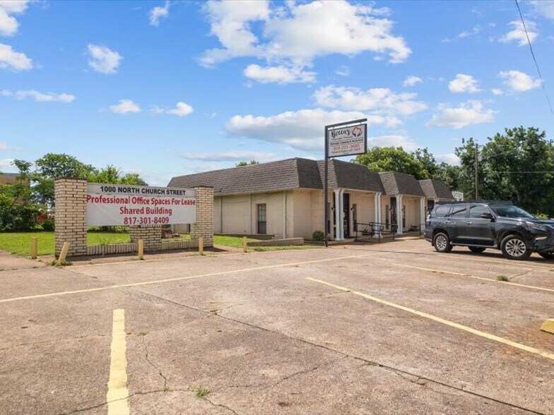More Photos Of 1000 N Church St, Palestine Medical For Sale