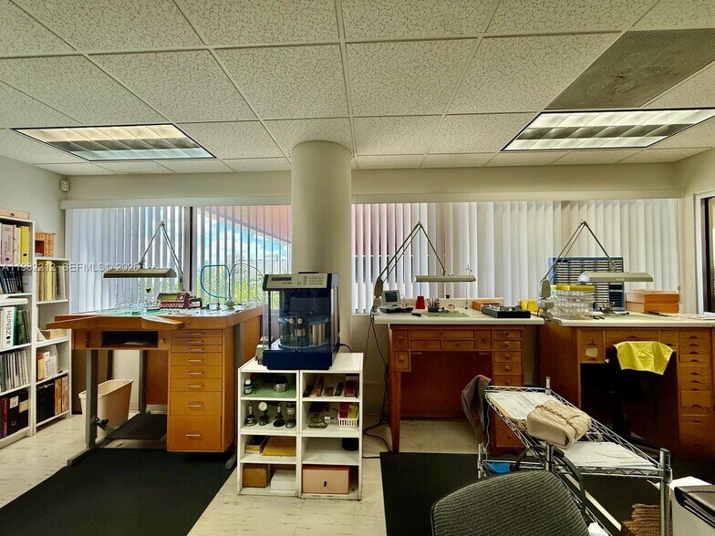 More Photos Of 111 KANE CONCOURSE St, Bay Harbor Islands Office For Sale