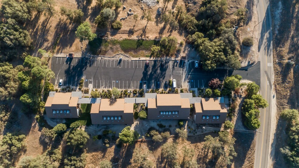 More Photos Of 31975-31985 Lodge Rd, Auberry Medical For Lease