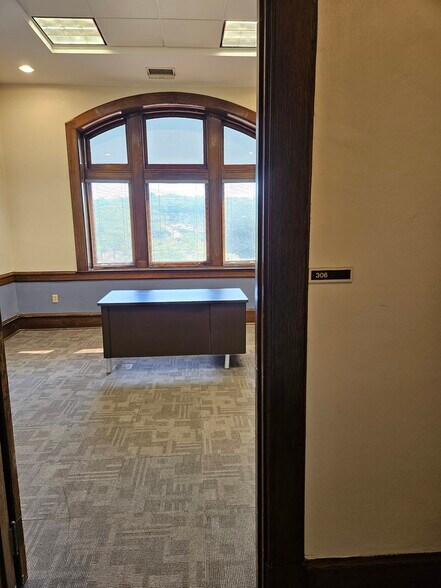 More Photos Of 17 Howard St, Cumberland Office For Lease