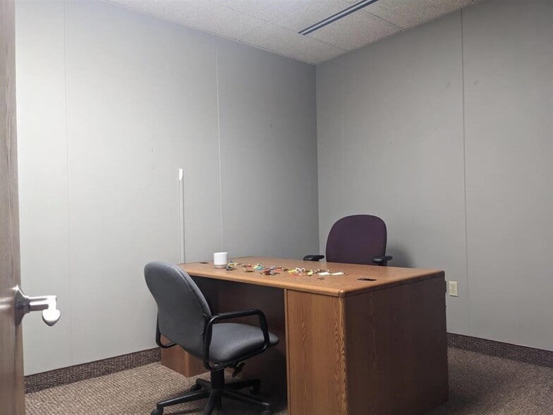 More Photos Of 12 Main St S, Minot Loft Creative Space For Lease