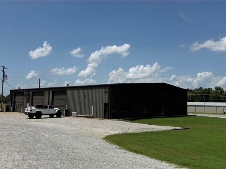 Primary Photo Of 25 Mack St, Batesville Showroom For Lease
