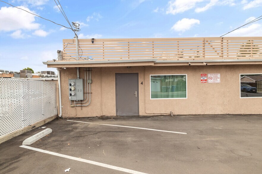 More Photos Of 1001-1003 E La Habra Blvd, La Habra Storefront For Lease